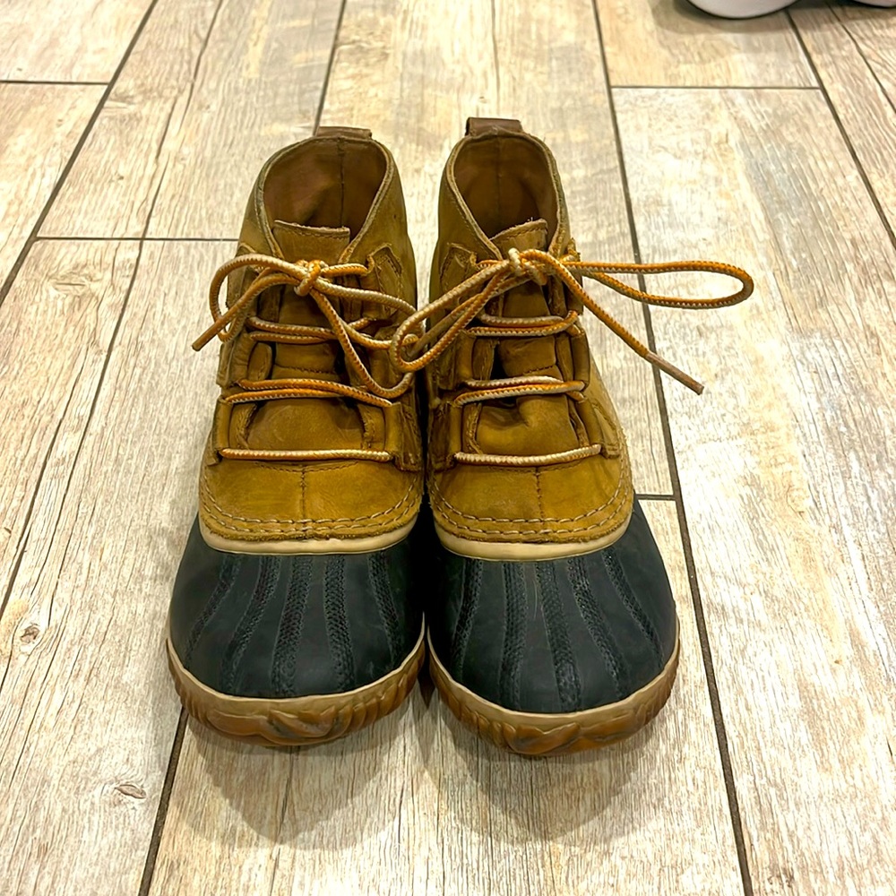 Sorel out n about size 8